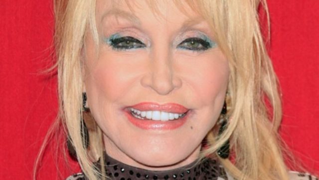Γιατί αποσύρεται η Dolly Parton από την υποψηφιότητα για το Rock & Roll Hall of Fame;