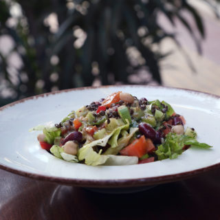 Ο Λωτός θα σε κάνει να ξεχάσεις όσα ήξερες για τη μεσογειακή κουζίνα