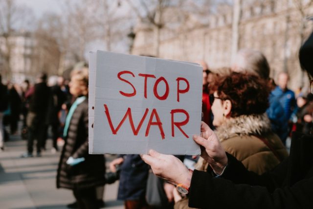 «Φεμινιστική Αντίσταση Ενάντια στον Πόλεμο»: Ένα αντιπολεμικό μανιφέστο