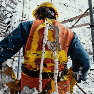 Το 2022 η χώρα κατέγραψε ραγδαία αύξηση στα εργατικά ατυχήματα. Ποιοι επαγγελματίες κινδυνεύουν περισσότερο;