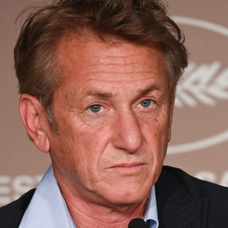 Ο Σον Πεν έκανε συμφωνία με τον δήμο της Κρακοβίας για να βοηθήσει Ουκρανούς πρόσφυγες