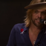 Έφυγε από τη ζωή ο σπουδαίος ντράμερ των Foo Fighters, Taylor Hawkins