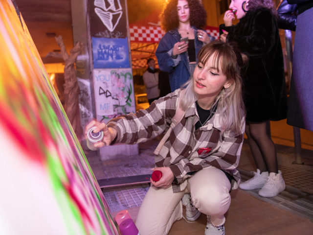 This is a Vans Art Project:  Ένας μήνας γεμάτος έμπνευση και τέχνη στην καρδιά της πόλης  και ένα closing event που συγκέντρωσε  τις δημιουργικές κοινότητες της Αθήνας