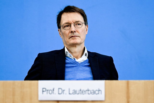 Γερμανία: Αρνητές του κορωνοϊού σχεδίαζαν την απαγωγή του υπουργού Υγείας και την ανατροπή του πολιτεύματος
