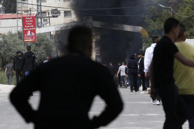 Νέα βίαια επεισόδια με χρήση πραγματικών πυρών ξέσπασαν στην κατεχόμενη Δυτική Όχθη