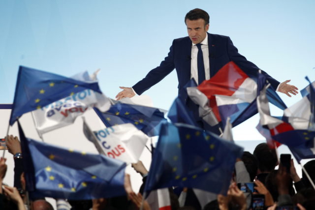 Εκλογές Γαλλία: Μακρόν και Λεπέν στον δεύτερο γύρο