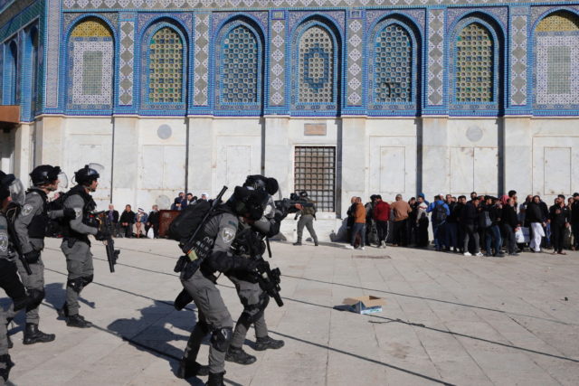 Επεισόδια μεταξύ Παλαιστίνιων και Ισραηλινών αστυνομικών στην Πλατεία Τεμενών
