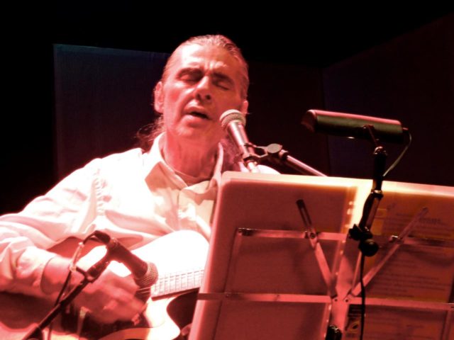 Έφυγε από τη ζωή ο συνθέτης και τραγουδιστής Σταύρος Λογαρίδης