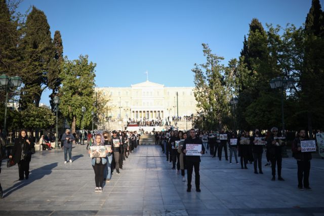 «Η σφαγή δεν είναι αγάπη»: Συγκέντρωση διαμαρτυρίας στο Σύνταγμα για το σούβλισμα των αρνιών