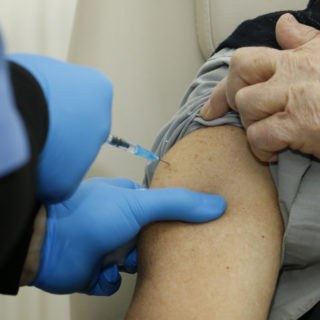 Γερμανία: Δεν πέρασε από την Bundestag η πρόταση για υποχρεωτικό εμβολιασμό των πολιτών άνω των 60 ετών