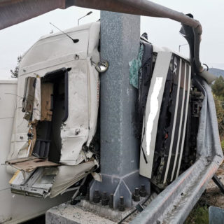 Ένας νεκρός σε τροχαίο με νταλίκα στη Λάρισα