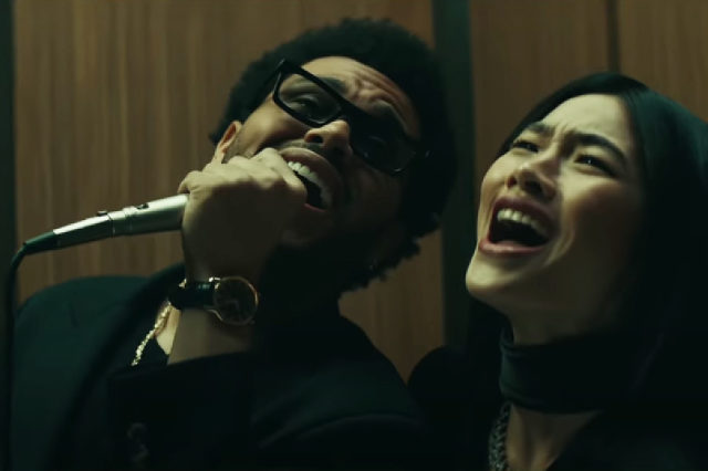 Καραόκε με τον Weeknd στο νέο του video clip για το τραγούδι “Out Of Time”