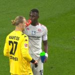 Διαιτητής διέκοψε αγώνα για να πιεί νερό παίκτης που τηρούσε το Ραμαζάνι [ΒΙΝΤΕΟ]