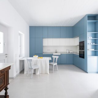 Μία κατοικία εμπνευσμένη από τη βυζαντινή εποχή, στον παραδοσιακό οικισμό της Παροικιάς