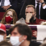 Το ματς του Ολυμπιακού κόντρα στη Μονακό παρακολούθησε η Έμα Στόουν μαζί με τον Γιώργο Λάνθιμο στο ΣΕΦ