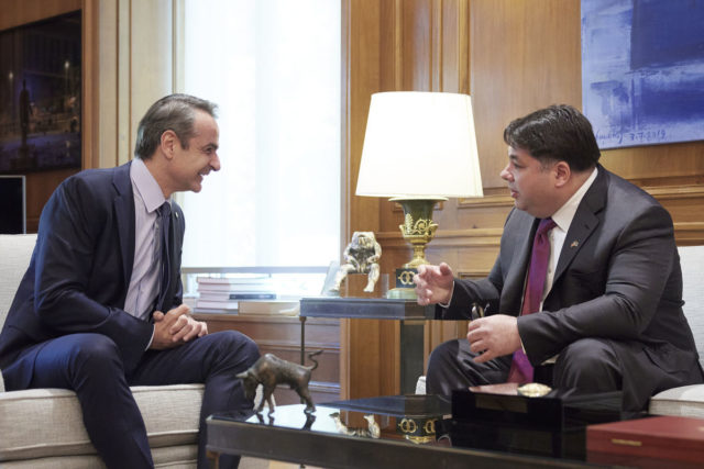 Συνάντηση του πρωθυπουργού με τον νέο πρέσβη των ΗΠΑ, Τζορτζ Τσούνη