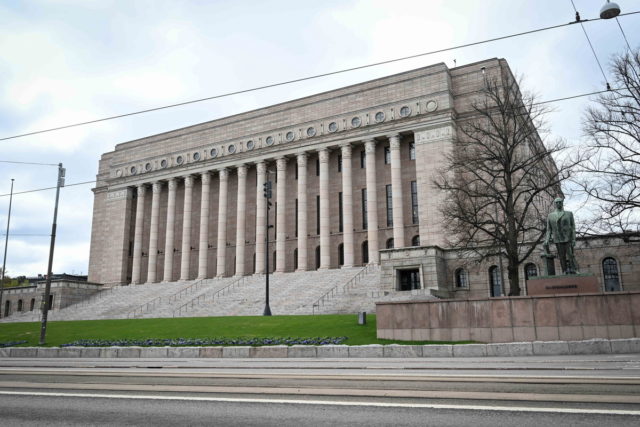 Το Κοινοβούλιο της Φινλανδίας ενέκρινε με συντριπτική πλειοψηφία την αίτηση για την ένταξη στο ΝΑΤΟ