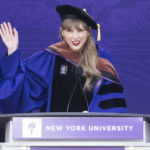 Η Τέιλορ Σουίφτ ανακηρύχθηκε επίτιμη διδάκτορας της Σχολής Καλών Τεχνών στο Πανεπιστήμιο της Νέας Υόρκης και οι θαυμαστές της την αποθεώνουν [BINTEO]