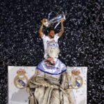 Ρεάλ Μαδρίτης: Ο Μαρσέλο φιλά για τελευταία φορά το άγαλμα της Κυβέλης και της φορά την σημαία της Βασίλισσας [ΒΙΝΤΕΟ]