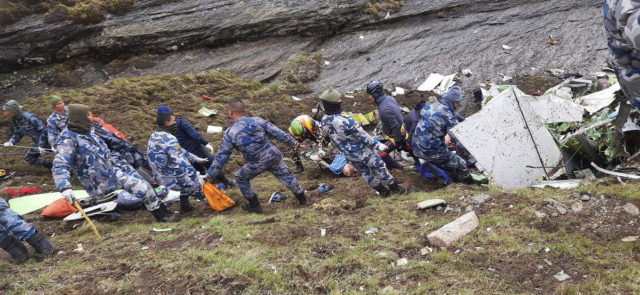 Νεπάλ: Εντοπίστηκαν 21 πτώματα από το αεροπορικό δυστύχημα