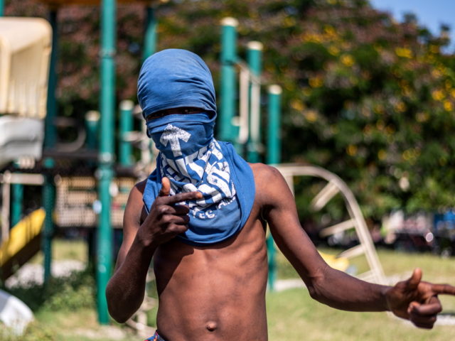 Δρόμοι άδειοι από παιδιά στην Αϊτή