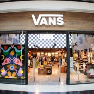 Πώς θα ανακυκλώσεις τα παλιά ρούχα και παπούτσια σου δίνοντας μια νέα πνοή στη γκαρνταρόμπα σου;