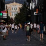 Νέο κύμα της πανδημίας μετά το καλοκαίρι, προβλέπει Γερμανός καθηγητής Ιολογίας