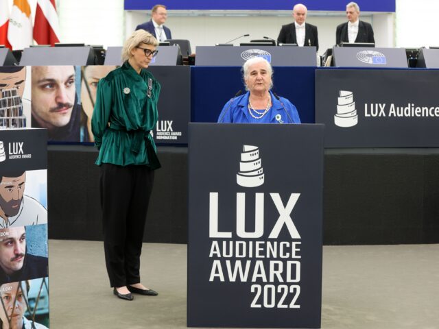 Ανταπόκριση από Στρασβούργο: Η Ευρώπη βάζει στο βάθρο τη Σρεμπρένιτσα και το “Quo Vadis, Aida”