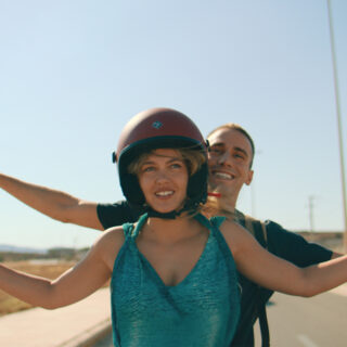 Ο Βασίλης Δούβλης για την “κοινοτοπία του κακού” που οδηγεί τους νέους της ταινίας του στον ρατσισμό και τη βία