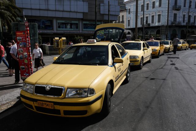 Ακριβαίνουν οι κούρσες στα ταξί λόγω της τιμής των καυσίμων