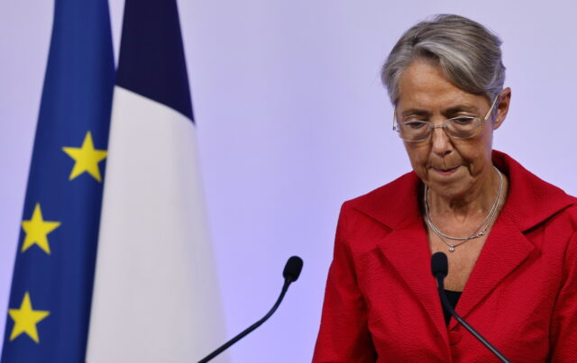 Την παραίτησή της υπέβαλε η πρωθυπουργός της Γαλλίας – Δεν την δέχτηκε ο Μακρόν