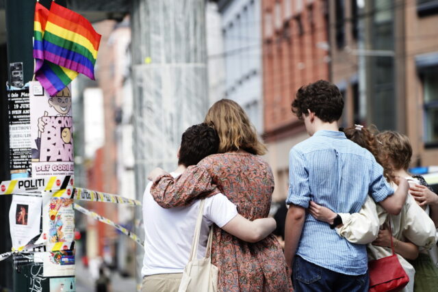 Νορβηγία: Δικαστήριο κατονόμασε τον ύποπτο της φονικής επίθεσης στο γκέι μπαρ του Όσλο