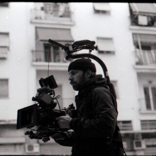 Στον Θρόνο του Ξέρξη, ο Evan Μαραγκουδάκης επέλεξε τον σκληρό ήλιο και τα κλειστά κάδρα