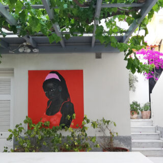 Εγγύτητες και Αποστάσεις: Το ηχηρό μήνυμα της έκθεσης της γκαλερί Citronne στον Πόρο