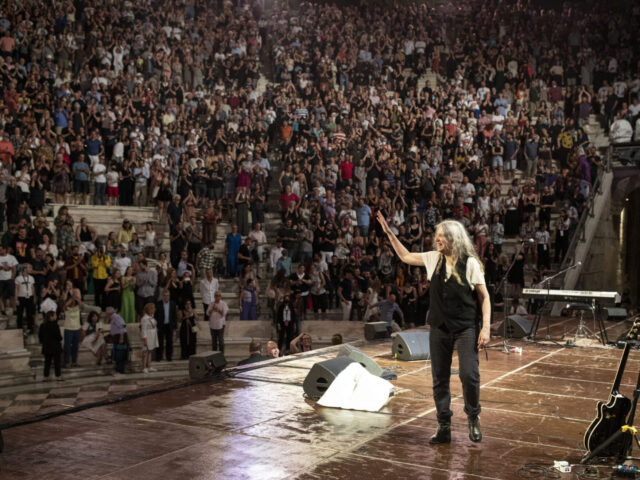 H Patti Smith στο Ηρώδειο μας έκανε να νιώσουμε βαθιά το “people have the power”