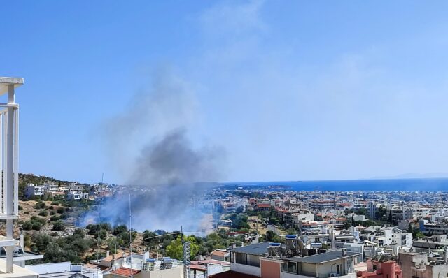 Φωτιά τώρα στη Γλυφάδα