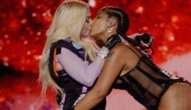 Madonna: Φιλιέται παθιασμένα με την ράπερ Tokischa και αποθεώνεται [ΒΙΝΤΕΟ]