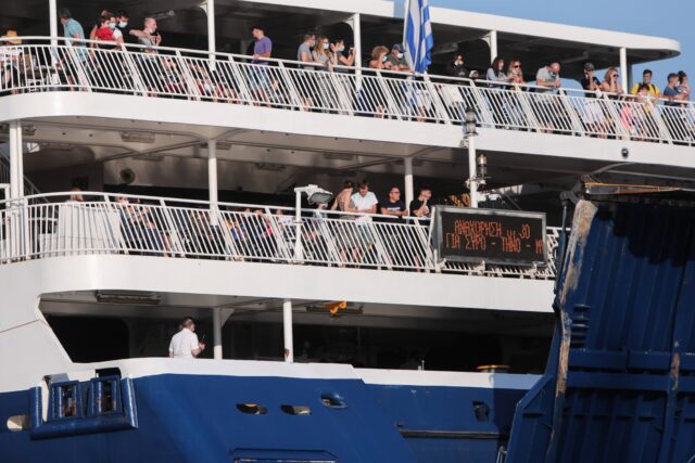 Δεκαπενταύγουστος: Κορυφώνεται η έξοδος – Τουλάχιστον 26.000 επιβάτες αναχωρούν σήμερα από το λιμάνι του Πειραιά