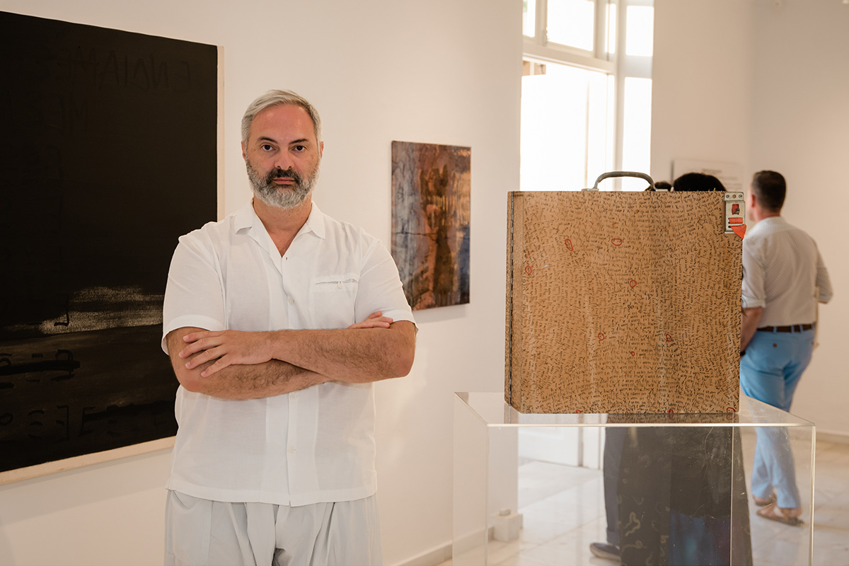 Ο εικαστικός Αντώνης Βολανάκης 