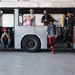 Band of the run: Ένα μουσικό λεωφορείο, γεμάτο musical, κατηφορίζει στα Νότια Προάστεια