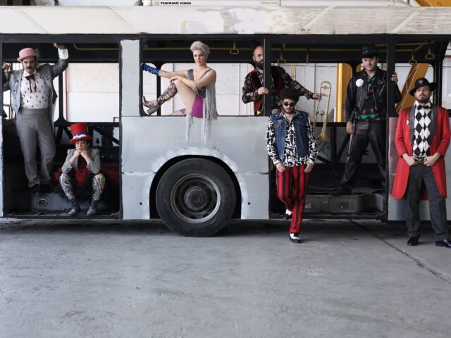 Band of the run: Ένα μουσικό λεωφορείο, γεμάτο musical, κατηφορίζει στα Νότια Προάστεια