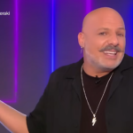 Νίκος Μουτσινάς: «Αυτοπροσδιορίζομαι ως γκέι, έχω κάνει σχέσεις με γυναίκες, αλλά περισσότερες με άνδρες»