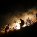 Άμφισσα: Ολονύχτια μάχη των πυροσβεστικών δυνάμεων για τον περιορισμό των πυρκαγιών