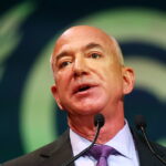 Τζεφ Μπέζος και Λευκός Οίκος «τσακώνονται» στο Twitter για τις τιμές των καυσίμων