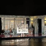 «Οι βιαστές πρέπει να είναι στη φυλακή»: Πανό για την καταδίκη Λιγνάδη στο Διεθνές Φεστιβάλ Χορού Καλαμάτας