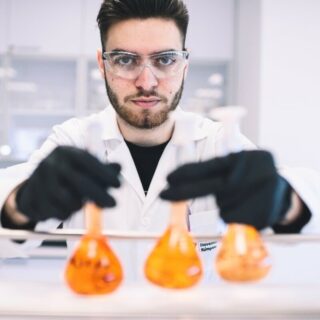 Φαρμακευτική: Μία πολύπλευρη επιστήμη που ανοίγει ένα ευρύ φάσμα επαγγελματικών επιλογών