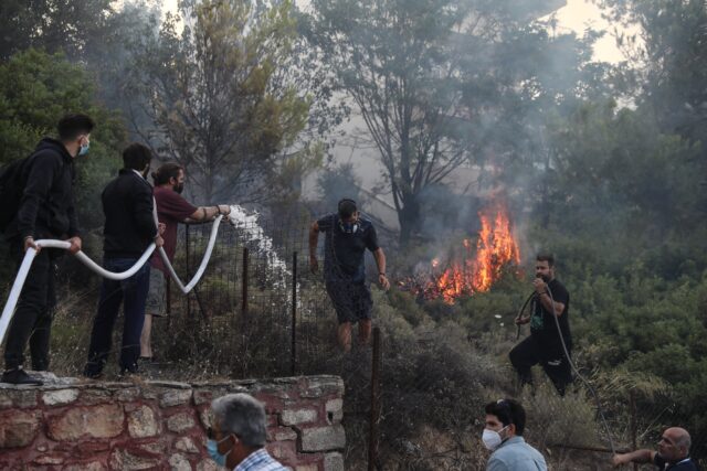 Φωτιά Πεντέλη: Η περίμετρος της πυρκαγιάς – «Ταξίδεψε» τουλάχιστον 400 χιλιόμετρα o καπνός