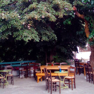 Αν βρεθείτε στην Ικαρία μην φύγετε αν δεν φάτε στη Δροσιά στο Φραντάτο