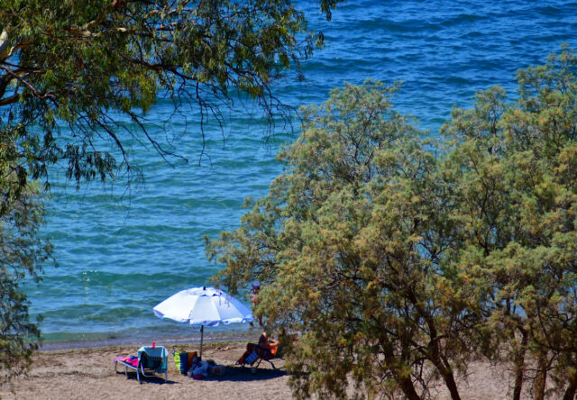 Οι 12 παραλίες που απαγορεύεται το κολύμπι στην Αττική