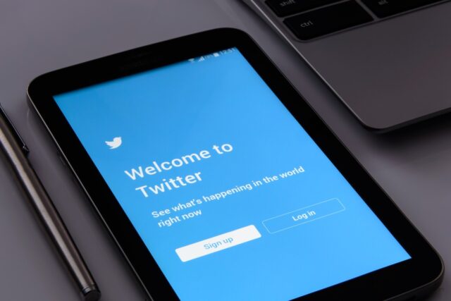 «Έπεσε» το Twitter: Προβλήματα σε πολλά μέρη του κόσμου